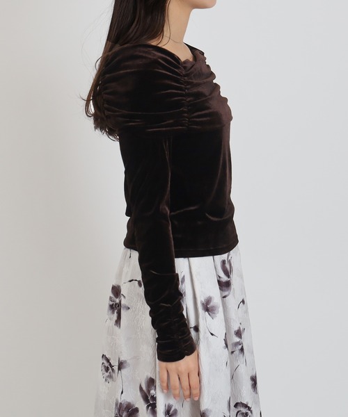 TRUDEA（トルディア）の「ベロアオフショルプルオーバー（Tシャツ/カットソー・レディース・ブラウン/グレイッシュブルー/ブラック・MEDIUM）」の17枚目の写真