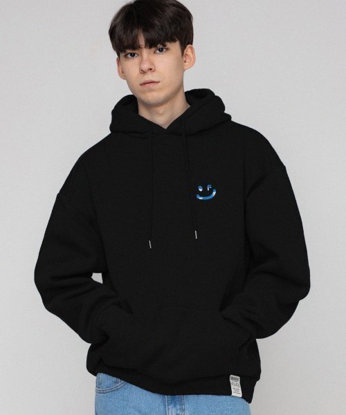 GRAVER（グレーバー）の「[ユニセックス]SKY クラウドドローイングスマイル フードパーカー_ブラック（パーカー・レディース・ブラック・SMALL/MEDIUM/LARGE）」の2枚目の写真