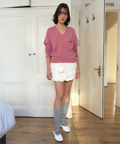 SINOON(シヌーン)の「Scallop V-Neck Pullover Knit (Rose)(ニット/セーター・レディース・ピンク・FREE)」の2枚目の写真