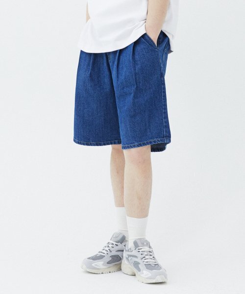TRILLION(トリリオン)の「レインスロップツータックバミューダデニムショーツ(BLUE)(その他パンツ・レディース・その他・MEDIUM/LARGE/X-LARGE)」の5枚目の写真