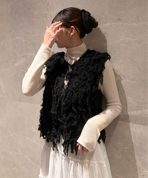 Olu.（オルドット）の「フリンジニットベスト（ベスト・レディース・ブラック/アイボリー/グレー・FREE）」の16枚目の写真