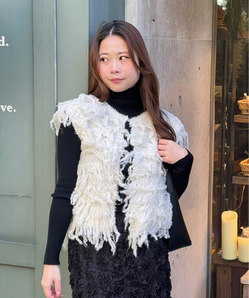 Olu.（オルドット）の「フリンジニットベスト（ベスト・レディース・ブラック/アイボリー/グレー・FREE）」の4枚目の写真