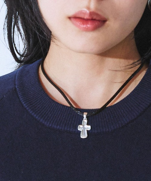 JEANASIS（ジーナシス）の「【シルバー925プレーティング】ヘンケイクロスネックレス/632740（ネックレス・レディース・シルバー/ブラック・FREE）」の2枚目の写真