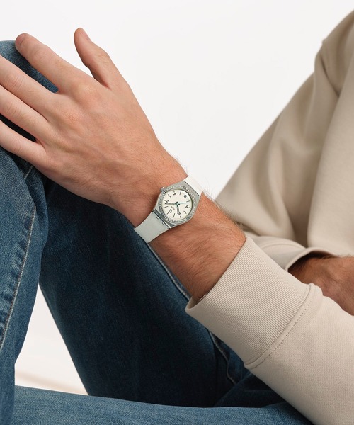 SWATCH(スウォッチ)の「GLACIAL PETALS(アナログ腕時計・レディース・ホワイト・FREE)」の4枚目の写真