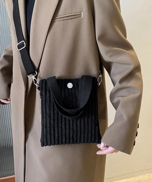 Miniministore(ミニミニストア)の「コーデュロイショルダーバッグ ミニバッグ(ショルダーバッグ・レディース・アイボリー/マジェンタ/ホワイト/ベージュ/ブラック・FREE)」の3枚目の写真