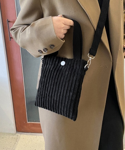 Miniministore(ミニミニストア)の「コーデュロイショルダーバッグ ミニバッグ(ショルダーバッグ・レディース・アイボリー/マジェンタ/ホワイト/ベージュ/ブラック・FREE)」の13枚目の写真