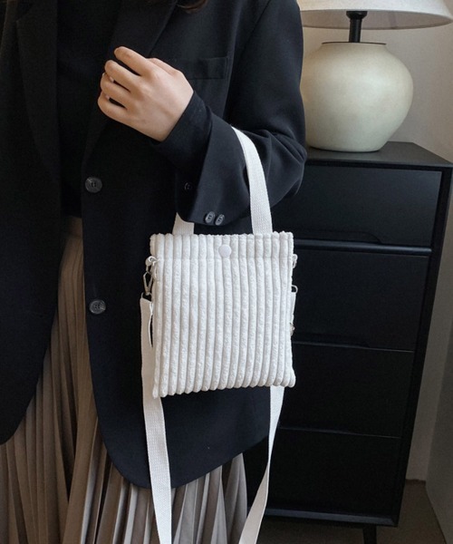 Miniministore(ミニミニストア)の「コーデュロイショルダーバッグ ミニバッグ(ショルダーバッグ・レディース・アイボリー/マジェンタ/ホワイト/ベージュ/ブラック・FREE)」の15枚目の写真