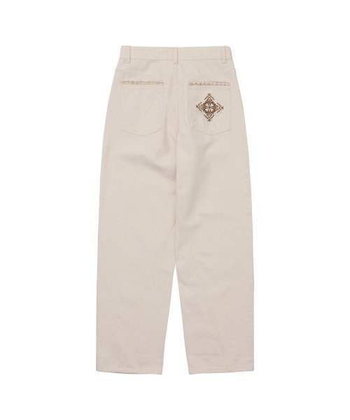 WELLBEING EXPRESS(ウェルビーイングエクスプレス)の「Embroidered Patch Jeans White(デニムパンツ・レディース・その他・MEDIUM/SMALL)」の2枚目の写真
