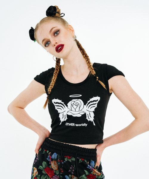OTHER-worldly（アザーワールドリー）の「ローズバタフライTシャツ[ブラック]（Tシャツ/カットソー・レディース・その他・FREE）」の4枚目の写真