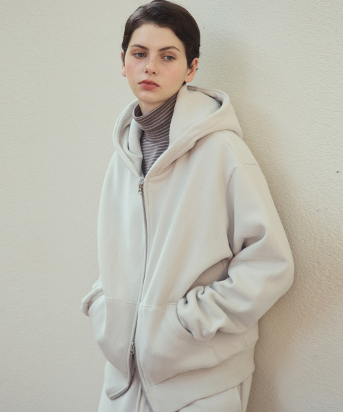 WEDNESDAYOASISFORWOMEN(ウェンズデー オアシス フォー ウーマン)の「ウォームアップベーシック起毛フードジップアップ_LIGHT BEIGE(W25-OT13)(パーカー・レディース・ライトベージュ・OS)」の4枚目の写真
