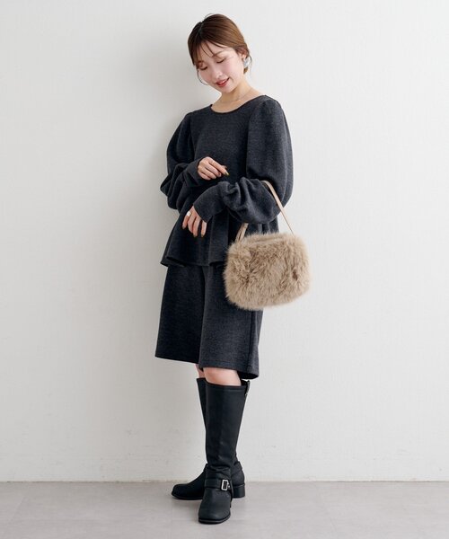 Kastane（カスタネ）の「【一部店舗限定/セットアップ対応】B ニットライクスウェットペプラムトップス（スウェット・レディース・グレー/チャコールグレー/アイボリー・FREE）」の19枚目の写真