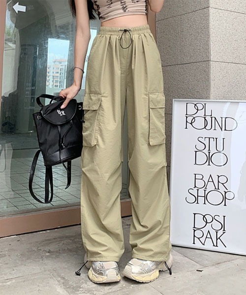 VIBGYOR Women（ヴィブジョー　ウィメン）の「【Mayree】イージー ドローコード カーゴパンツ【13色展開】（カーゴパンツ・レディース・シルバー/カーキ/ホワイト・LARGE/MEDIUM/SMALL）」の6枚目の写真