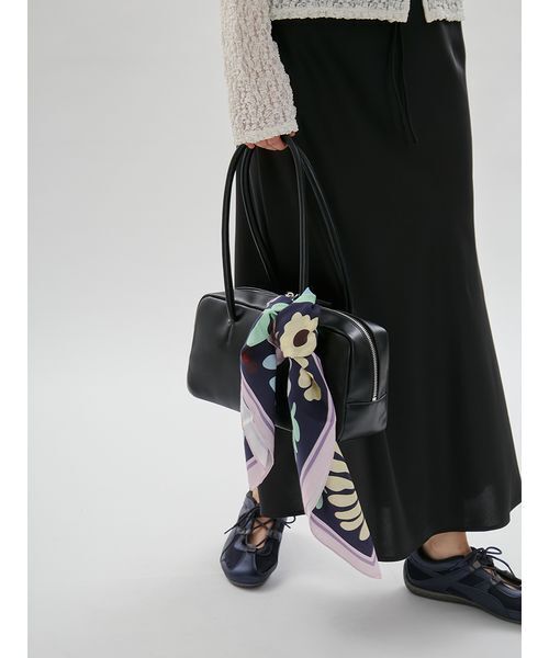 emmi（エミ）の「レザーボストンバッグ（ボストンバッグ・レディース・シルバー/ブラック/レッド/ライム・F）」の2枚目の写真