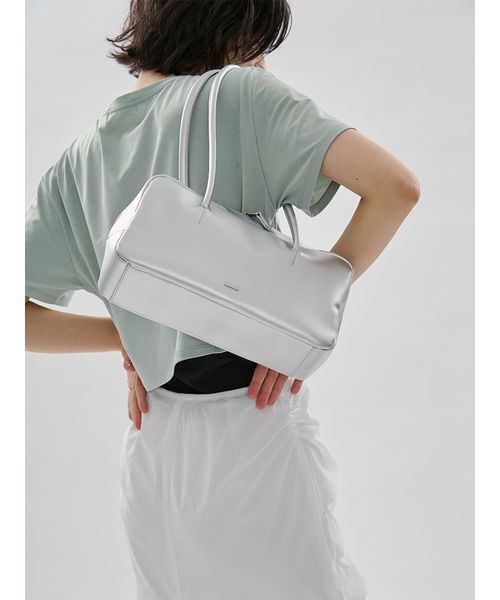 emmi（エミ）の「レザーボストンバッグ（ボストンバッグ・レディース・シルバー/ブラック/レッド/ライム・F）」の9枚目の写真