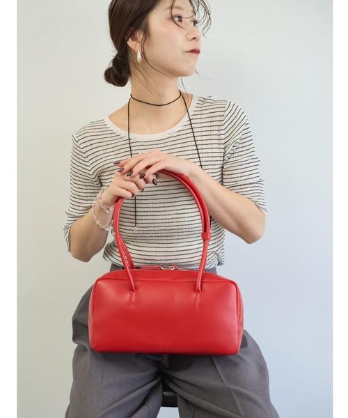 emmi（エミ）の「レザーボストンバッグ（ボストンバッグ・レディース・シルバー/ブラック/レッド/ライム・F）」の4枚目の写真