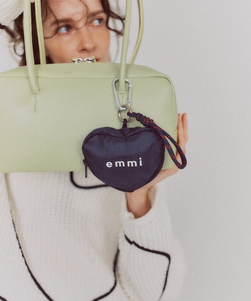 emmi（エミ）の「レザーボストンバッグ（ボストンバッグ・レディース・シルバー/ブラック/レッド/ライム・F）」の3枚目の写真