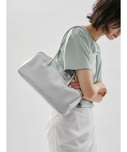 emmi（エミ）の「レザーボストンバッグ（ボストンバッグ・レディース・シルバー/ブラック/レッド/ライム・F）」の8枚目の写真