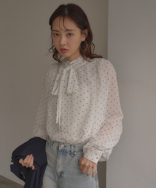 INGNI SOELA（イングソエラ）の「【INGNI　SOELA】袖ボリュームシアーボウタイブラウス／WEB限定（シャツ/ブラウス・レディース・ブラック/ホワイト系6/オフホワイト・FREE）」の2枚目の写真