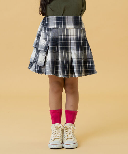 and D. petit main（アンドディープティマイン）の「プリーツカーゴキュロット（スカート・キッズ・ライトカーキ/ブラック/ベージュ・110cm/140cm/130cm/120cm/100cm）」の2枚目の写真