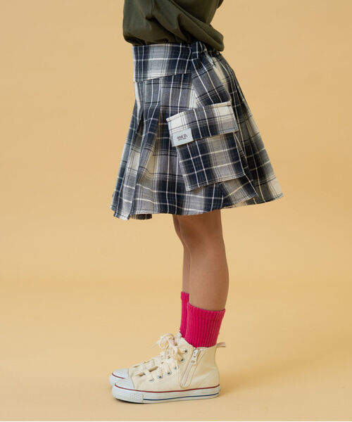 and D. petit main（アンドディープティマイン）の「プリーツカーゴキュロット（スカート・キッズ・ライトカーキ/ブラック/ベージュ・110cm/140cm/130cm/120cm/100cm）」の4枚目の写真