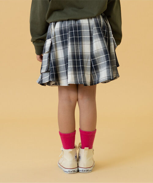 and D. petit main（アンドディープティマイン）の「プリーツカーゴキュロット（スカート・キッズ・ライトカーキ/ブラック/ベージュ・110cm/140cm/130cm/120cm/100cm）」の5枚目の写真