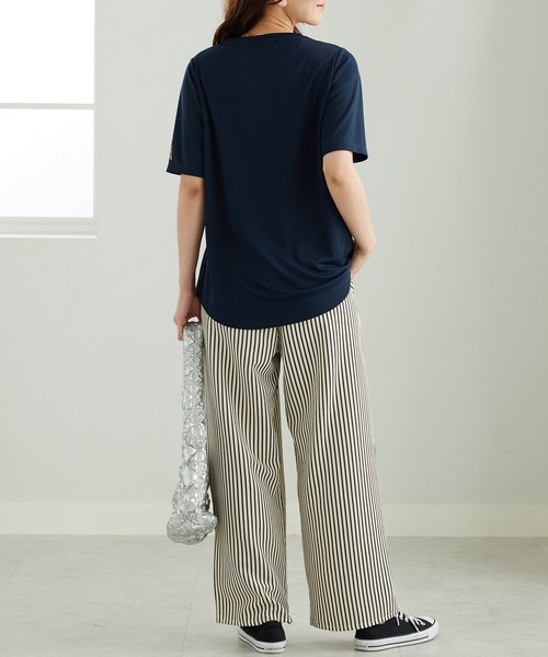 BELLUNA PLUS（ベルーナ）の「＜Ｅ／Ａ＞裏メッシュ裾ラウンドチュニック（Tシャツ/カットソー・レディース・オリーブ/ネイビー/イエロー・MEDIUM/LARGE/X-LARGE）」の9枚目の写真