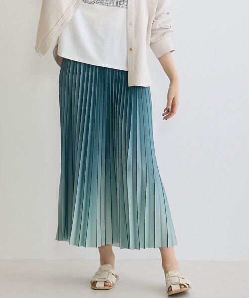 NICOLE white（ニコルホワイト）の「グラデーションプリーツスカート（スカート・レディース・ブルー/グリーン/ブラウン/ブラック・FREE）」の3枚目の写真