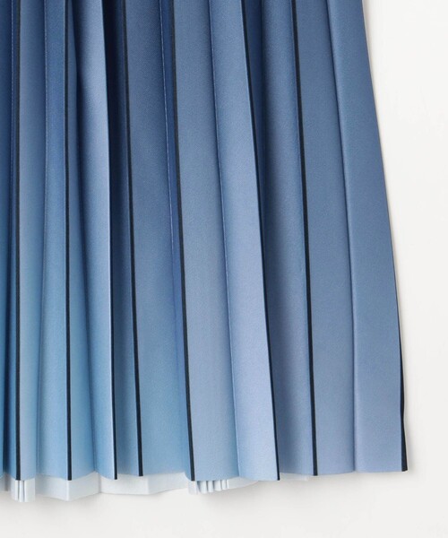 NICOLE white（ニコルホワイト）の「グラデーションプリーツスカート（スカート・レディース・ブルー/グリーン/ブラウン/ブラック・FREE）」の11枚目の写真