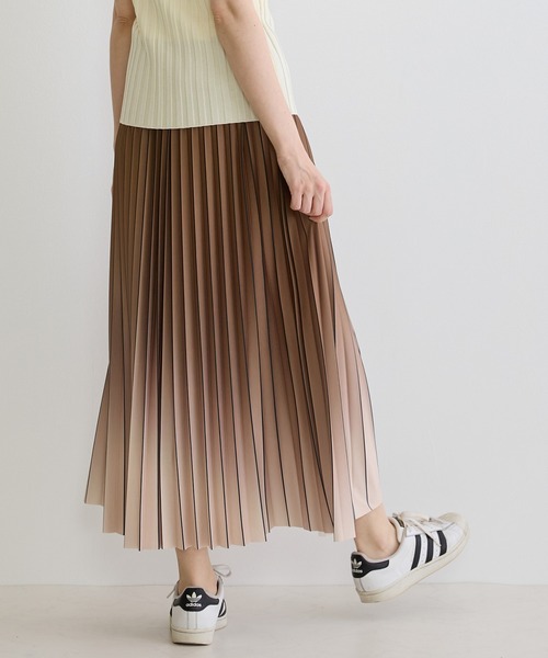 NICOLE white（ニコルホワイト）の「グラデーションプリーツスカート（スカート・レディース・ブルー/グリーン/ブラウン/ブラック・FREE）」の16枚目の写真