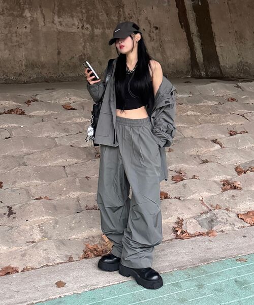 URBANAGE(アーバンエイジ)の「防水ツータックパラシュートワイドパンツ_グレー(その他パンツ・レディース・その他・MEDIUM/LARGE/X-LARGE)」の11枚目の写真