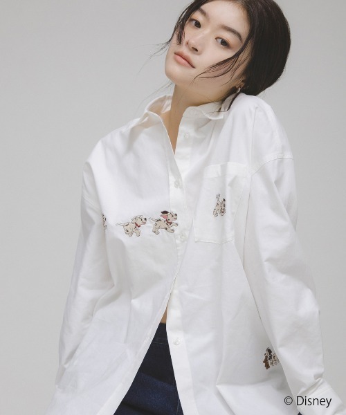 KBF(ケイビーエフ)の「Disney/刺繍シャツ(シャツ/ブラウス・レディース・オフホワイト/ブラウン・ONE)」の3枚目の写真