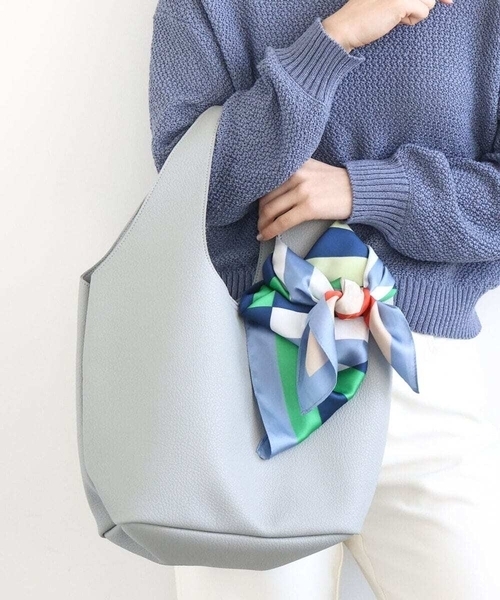 MK MICHEL KLEIN（エムケーミッシェルクラン）の「[A4収納可]リングチャーム付きトートバッグ（トートバッグ・レディース・アイボリー/ブラック/ライトグレー・38）」の3枚目の写真