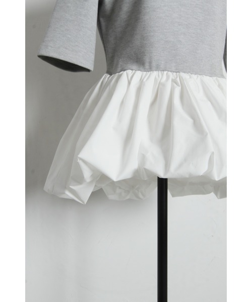 ARVELLIA(アルベリア)の「ASYMMETRIC BALLOON TOP(Tシャツ/カットソー・レディース・グレー/ブラック・M)」の6枚目の写真