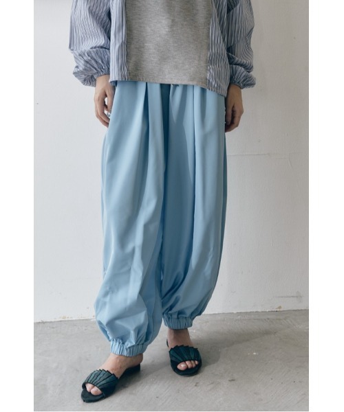 Muel Chic(ミュエルシック)の「Cova pants コヴァパンツ(その他パンツ・レディース・スカイブルー/ブラック/アイボリー・FREE)」の13枚目の写真