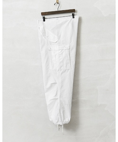 MILITARY(ミリタリー)の「実物 新品 デッドストック 米軍 スノーカモ オーバーパンツ カーゴポケット付き(カーゴパンツ・メンズ・ホワイト・S-Regular)」の2枚目の写真