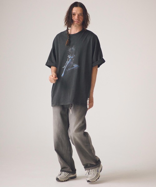 ADAM PATEK(アダムパテック)の「ADAPATEK/(ADAMPATEK / RED:BANSHEE) SPIKE THRONE Graphic short sleeve t-shirt/コラボレーションT(Tシャツ/カットソー・メンズ・ブラック・2/1)」の9枚目の写真
