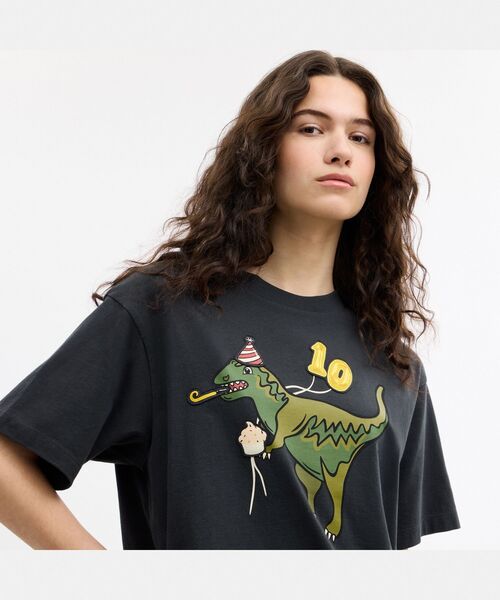 COACH（コーチ）の「レキシー リラックスド ティーシャツ（Tシャツ/カットソー・レディース・ブラック系その他・SMALL/MEDIUM/LARGE）」の5枚目の写真