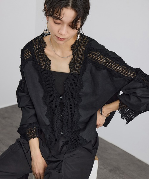 ADAM ET ROPE 今春新作ブラウス　新品　ブラック ADAM ET ROPÉ FEMME(アダム エ ロペ ファム) / ビッグオープンカラー