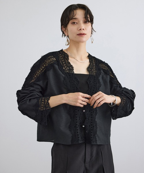 SALON adam et rope'(サロン アダム エ ロペ)の「リトリートレースブラウス(シャツ/ブラウス・レディース・オフホワイト/ブラック・FREE)」の8枚目の写真