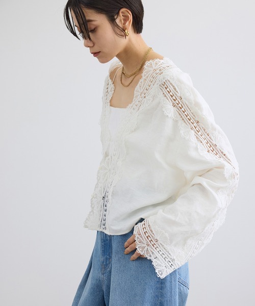 SALON adam et rope'(サロン アダム エ ロペ)の「リトリートレースブラウス(シャツ/ブラウス・レディース・オフホワイト/ブラック・FREE)」の9枚目の写真