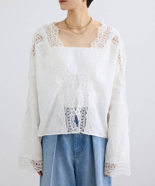 SALON adam et rope'(サロン アダム エ ロペ)の「リトリートレースブラウス(シャツ/ブラウス・レディース・オフホワイト/ブラック・FREE)」の10枚目の写真