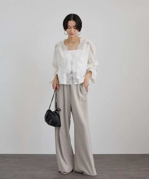 SALON adam et rope'(サロン アダム エ ロペ)の「リトリートレースブラウス(シャツ/ブラウス・レディース・オフホワイト/ブラック・FREE)」の3枚目の写真