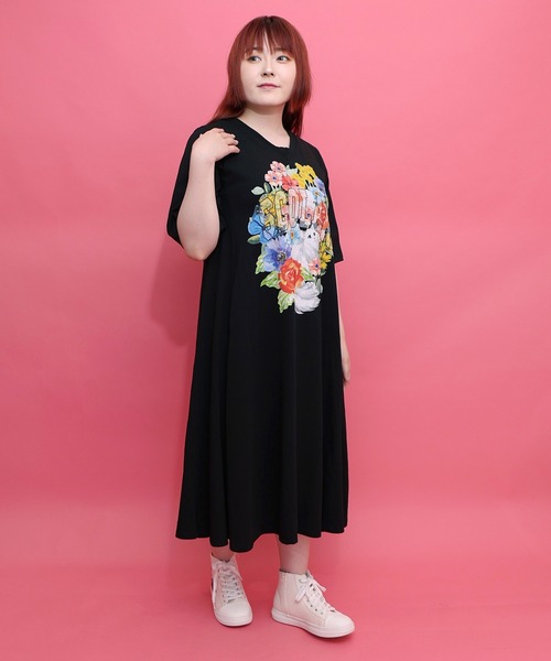 ScoLar(スカラー)の「162611:花ネコプリント 接触冷感ワンピース(ワンピース・レディース・チャコールグレー/ブラック/イエロー・M)」の4枚目の写真