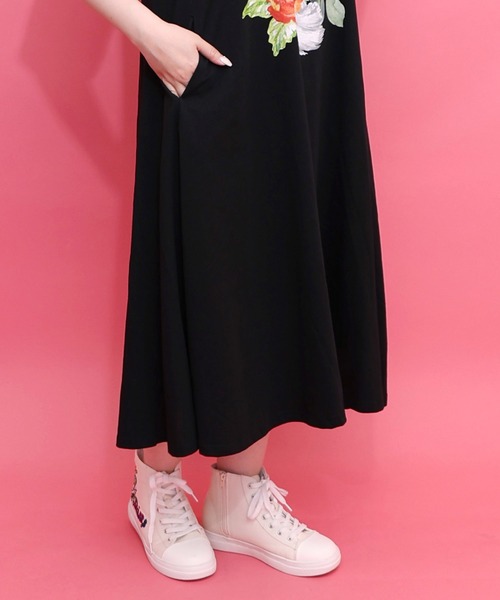ScoLar(スカラー)の「162611:花ネコプリント 接触冷感ワンピース(ワンピース・レディース・チャコールグレー/ブラック/イエロー・M)」の9枚目の写真