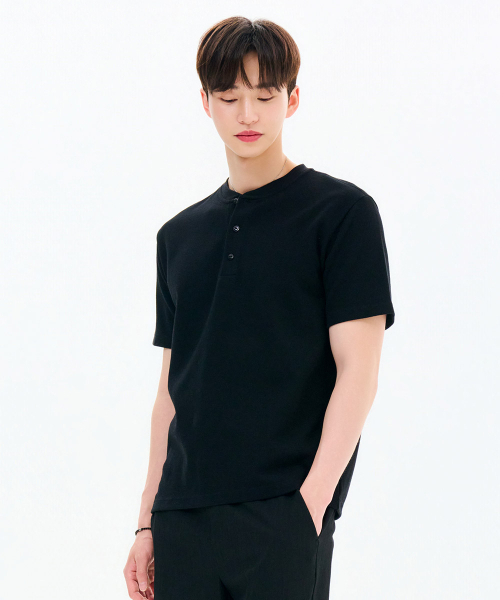 CHASECULT(チェイスカルト)の「男性ヘンリーネック半袖Tシャツ-FBRK5816D03(Tシャツ/カットソー・メンズ・ブラック・95/100/105/110)」の2枚目の写真