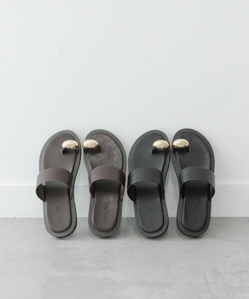 URBAN RESEARCH Sonny Label(アーバンリサーチサニーレーベル)の「メタルトングサンダル(サンダル・レディース・ブラウン/ブラック・SMALL/MEDIUM/LARGE)」の4枚目の写真