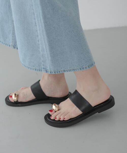 URBAN RESEARCH Sonny Label(アーバンリサーチサニーレーベル)の「メタルトングサンダル(サンダル・レディース・ブラウン/ブラック・SMALL/MEDIUM/LARGE)」の6枚目の写真