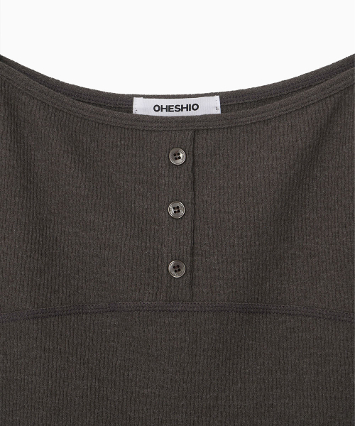 OHESHIO（オヘシオ）の「STITCH BUTTON SLEEVELESS, BROWN（Tシャツ/カットソー・レディース・その他・FREE）」の11枚目の写真