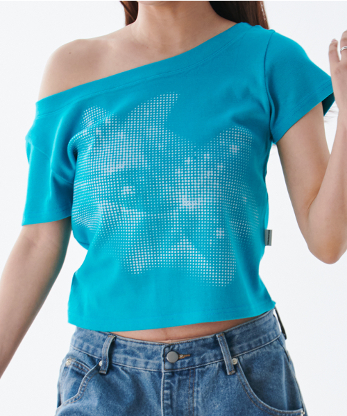 ESCAPEFROM（エスケープフロム）の「[ESCF x ハットゥデイ] ハーフトーンリリーボートネックスリムフィット半袖Tシャツティルブルー（Tシャツ/カットソー・レディース・その他・MEDIUM）」の7枚目の写真