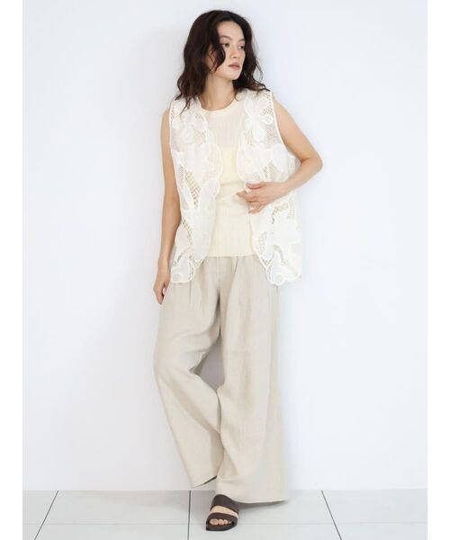 FIKA.(フィーカ)の「Floral lace vest(ベスト・レディース・オフホワイト/ダークブラウン/ブラック・MEDIUM)」の7枚目の写真